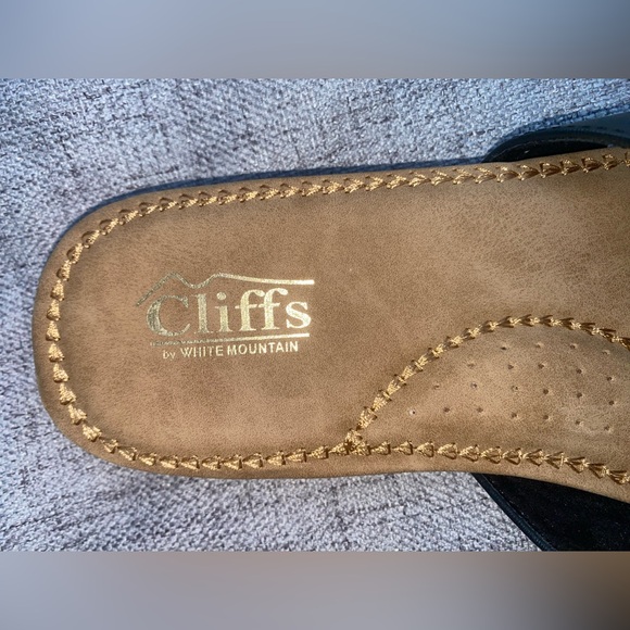 Cliffs by White Mountain Women's Cushioned Insole Slide Sandal (Black, 9) - Picture 5 of 7